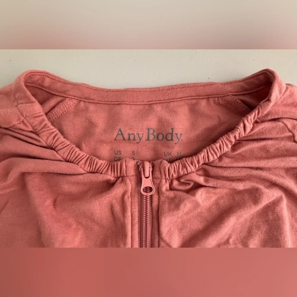 SET: Any Body | 2- pieces, cropped pants, matching top. Size: S.